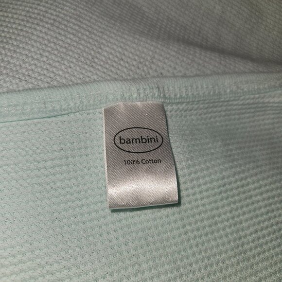 Bambini Solid Mint Green Waffle Knit 100% Cotton Thermal Blanket 28" x 38" - Picture 2 of 7